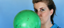 SPECIAL OFFERS_220x96/girl_kissing_green_ball_220x96