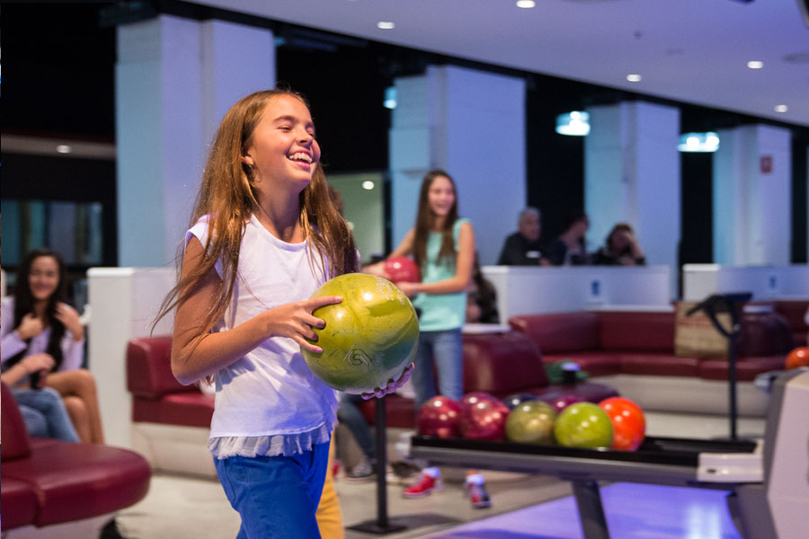 Girl about to bowl